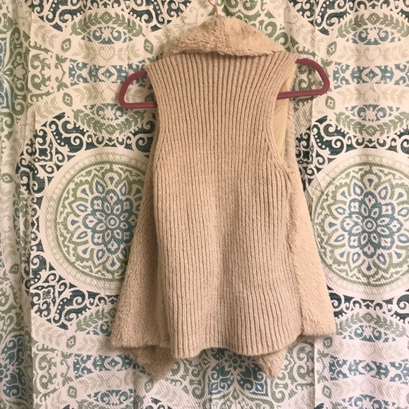 Super cute fuzzy vest perfect with everything! - Picture 3 of 3